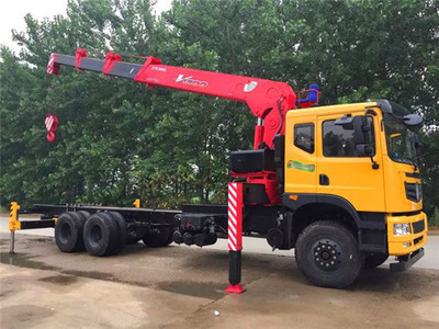 东风后双桥随车吊现车出售——随车吊厂家直销，品质保障