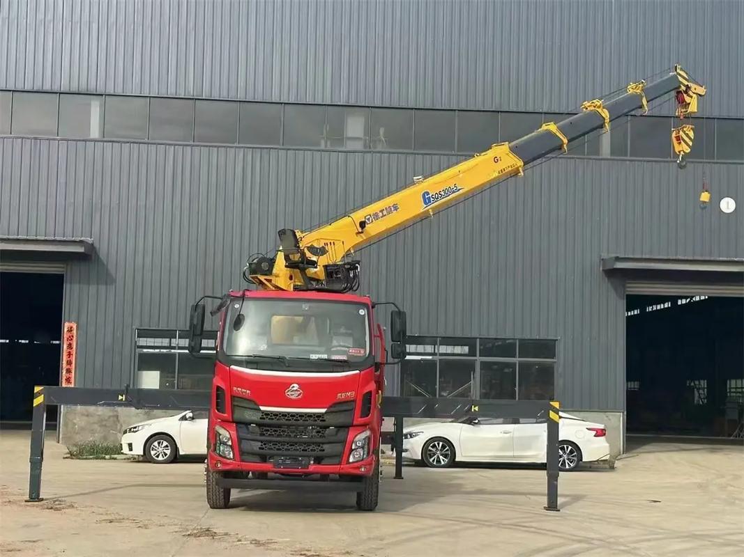 随车吊的多功能配备与应用优势