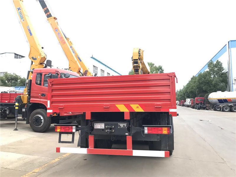 陕汽德龙前四后八重型清障车 14吨/16吨随车吊功能解析与应用前景